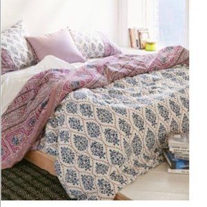 UO Duvet w/ pillow cases